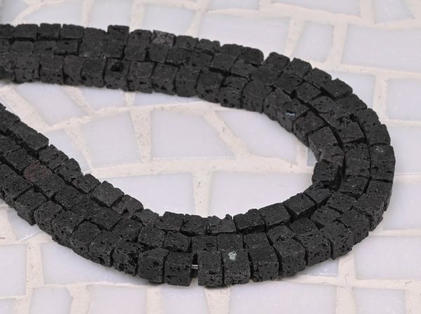 Perlenkette Stein - 4x4x4mm - schwarz